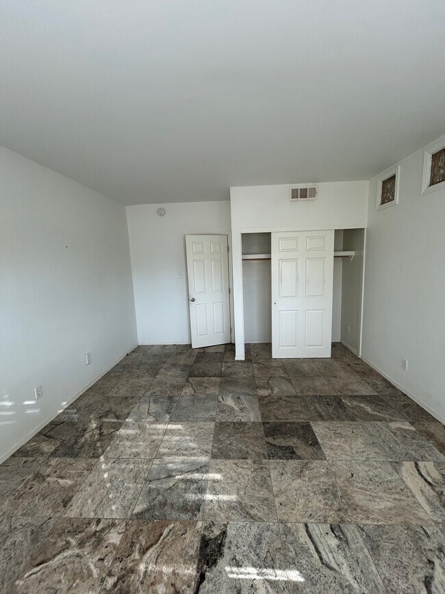 351 E Thomas Rd unit D104, Phoenix, AZ 85012 - photo 6