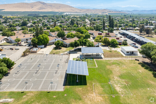 Lincoln Elementary School offers large green areas and basketball court for students.