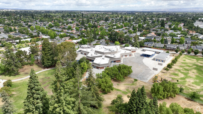 Murdock-Portal Elementary School has a student-to-teacher ratio of 26-1.