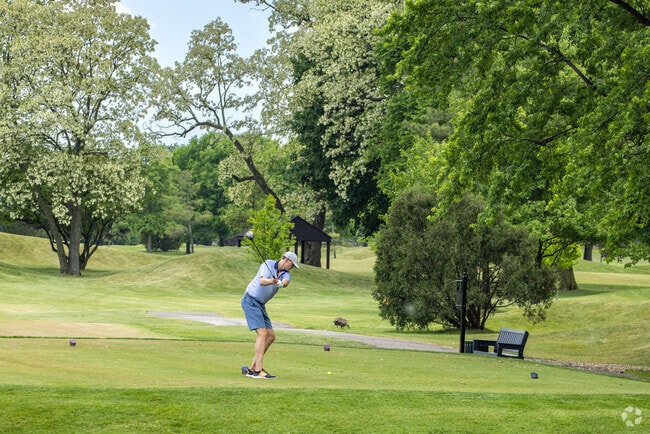 Heritage Oaks Golf Club is a great place for residents to enjoy a nice day in Northbrook.