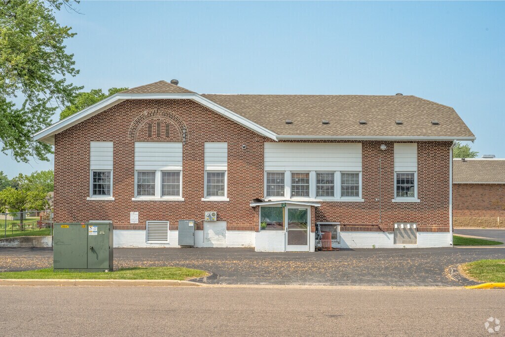 Sparta Alternative Independent Learning School is a public charter school with 61 studentsd.