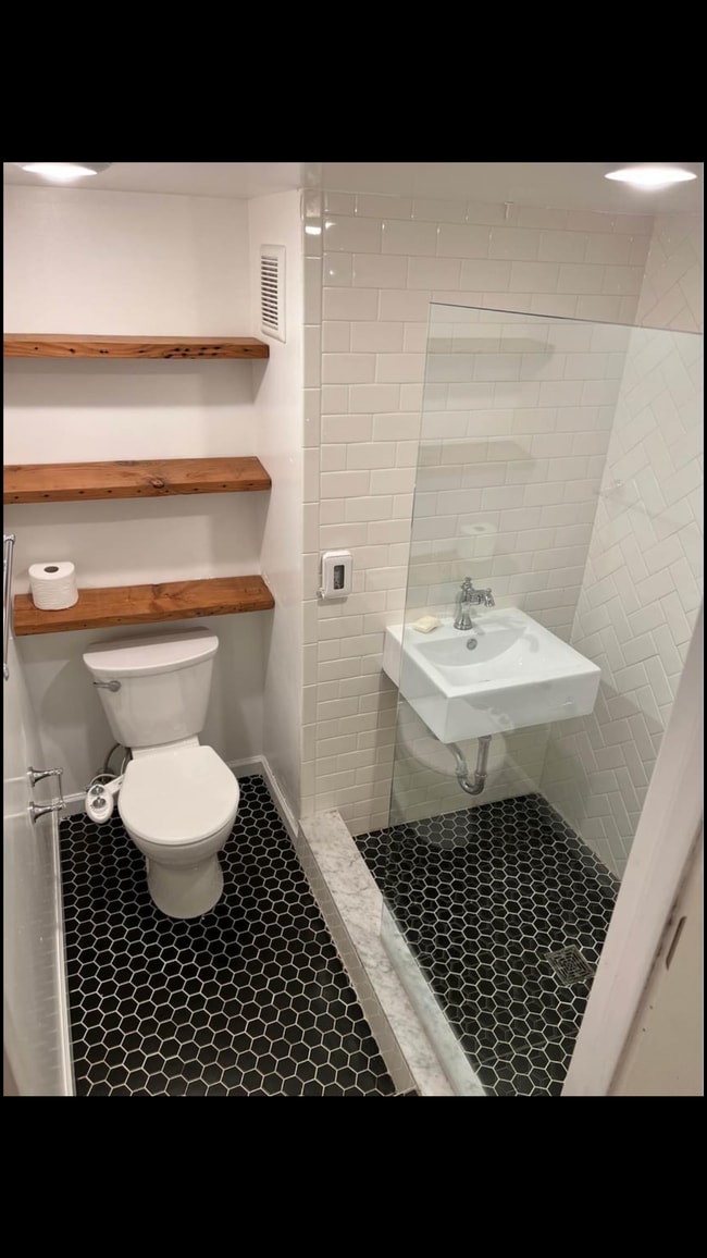 127 N Patterson Park Ave unit Appartement Basement, Baltimore, MD 21231 - photo 4