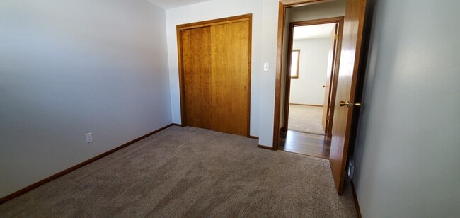2512 N 4th St, Bismarck, ND 58503 - photo 3