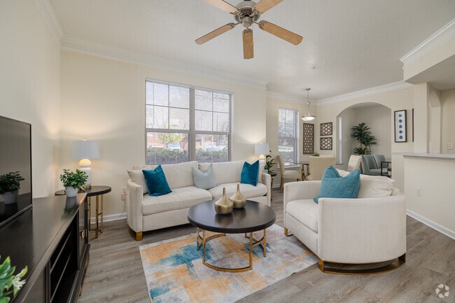 1BR, 1BA - 889SF - Living Room