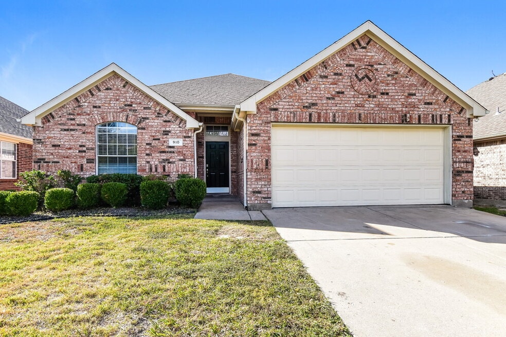 910 Bowie Dr, Lavon, TX 75166 - photo 1