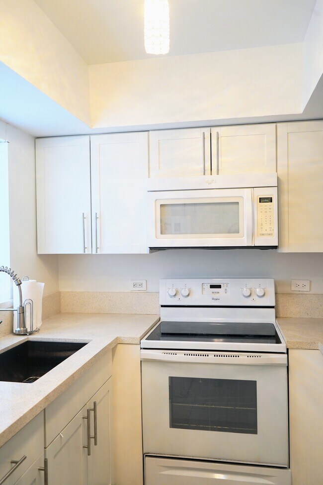 201 NW 7th St unit 403, Miami, FL 33136 - photo 5