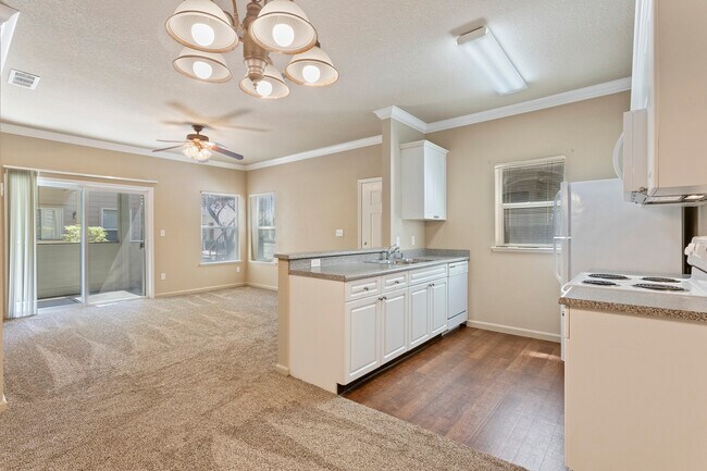 8905 Davis Rd unit G43, Stockton, CA 95209 - photo 7