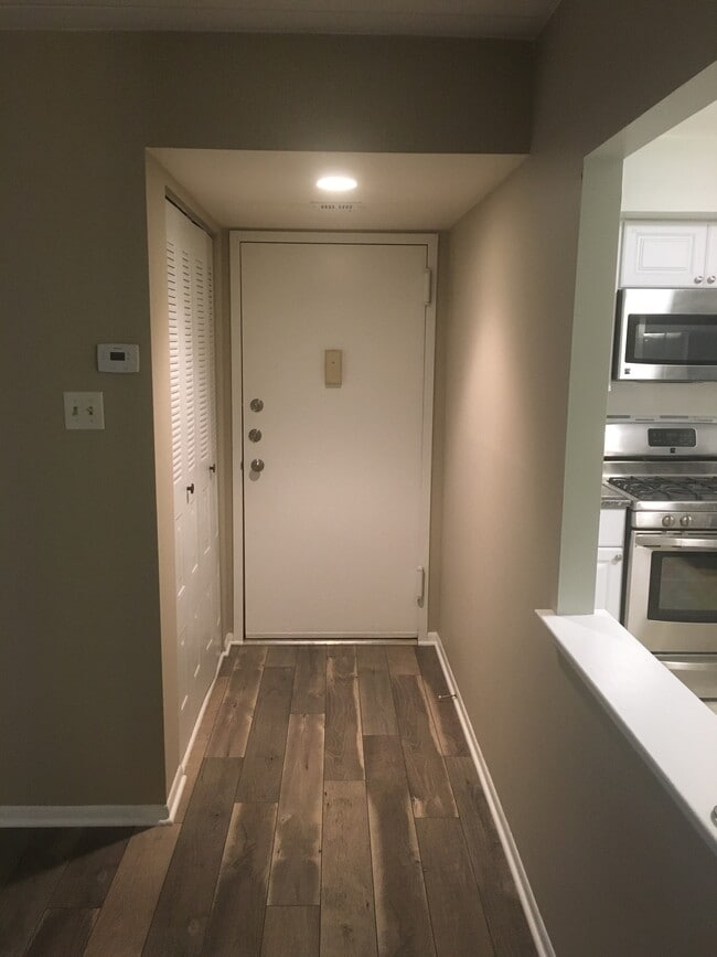 57003 Delaire Landing Rd, Philadelphia, PA 19114 - photo 2