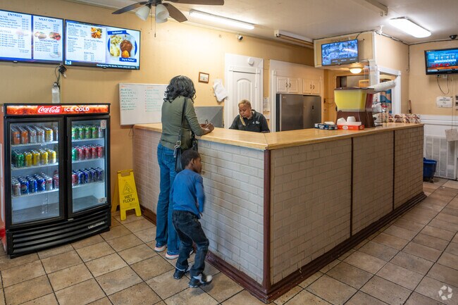 Find some amazing soul food at Jasmine's Cafe near North Pratt.
