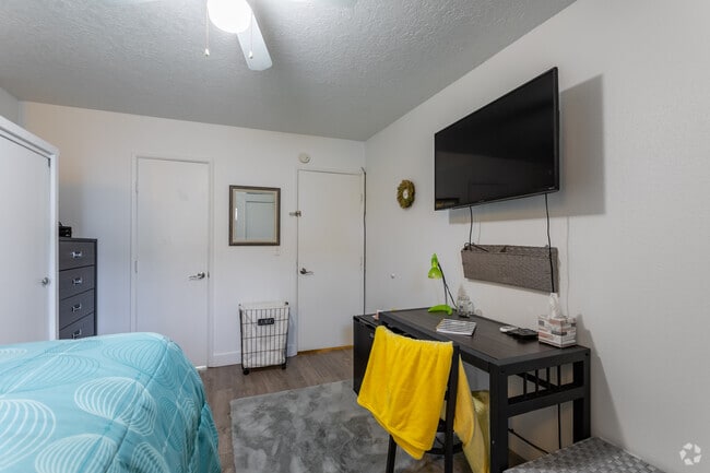 Campus Quad 4BR, 4BA - 1,100 SF