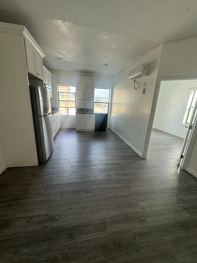 4502 S Broadway unit 3, Los Angeles, CA 90037 - photo 6
