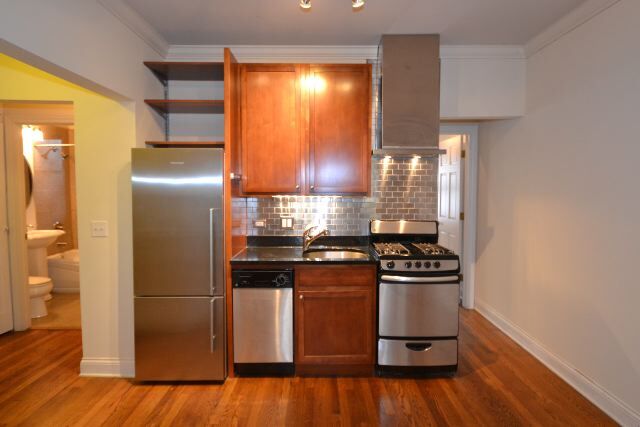 726 W Addison St unit 2Z, Chicago, IL 60613 - photo 2