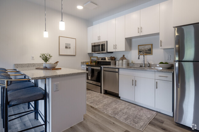 1 BR - 1BA 764SF