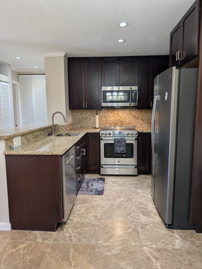 The Plaza Condominiums unit 121, San Diego, CA 92109 - photo 2