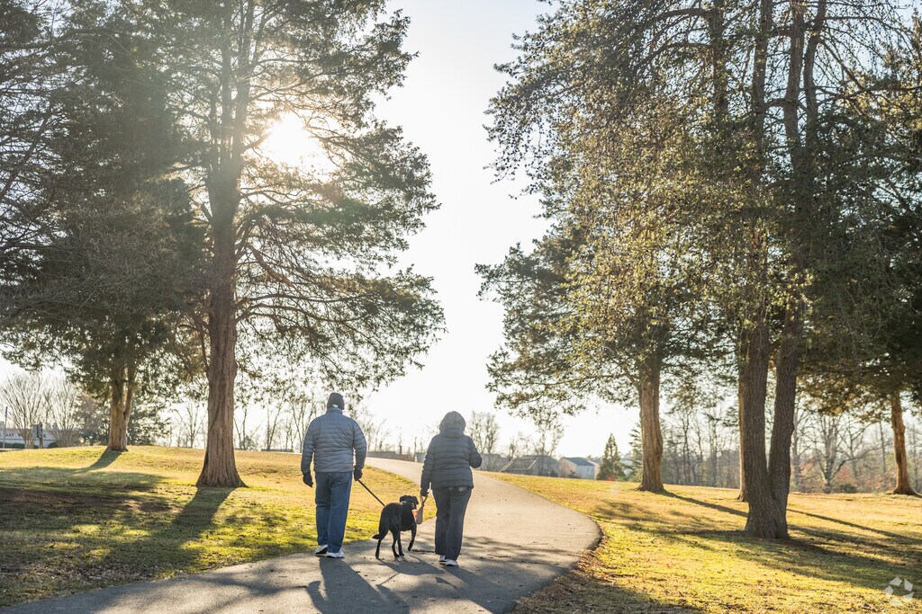 Explore Buckhall's breathtaking landscapes on the tranquil Signal Hill walking trail.