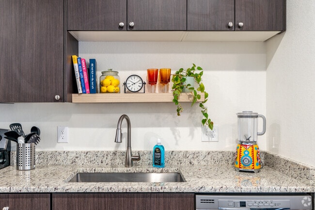 1BR, 1BA - 771SF - Kitchen