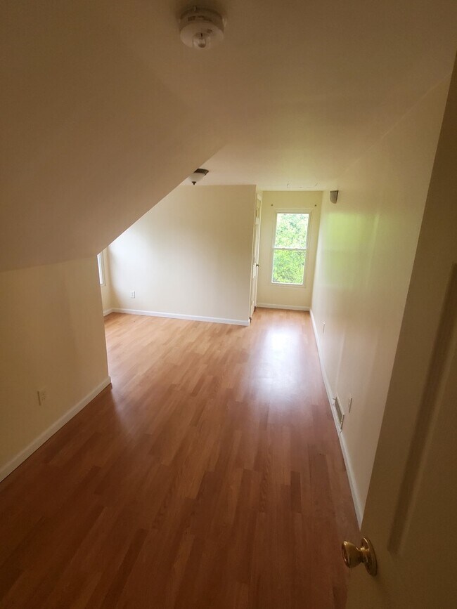 1180 Atwood Ave unit 2, Akron, OH 44301 - photo 4