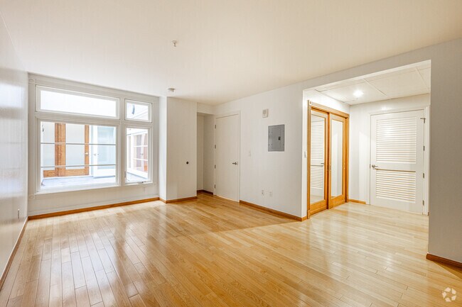 1BR, 1BA - 978SF - BEDROOM