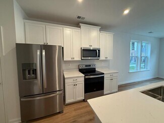 2528 Neabsco Common Place, Woodbridge, VA 22191
