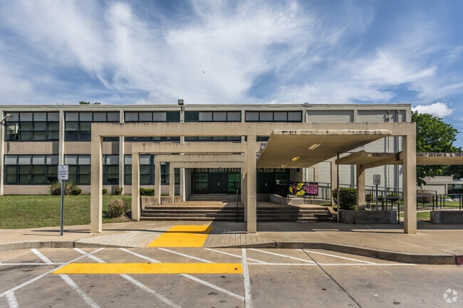 Sherwood Middle is a public school located in Memphis.
