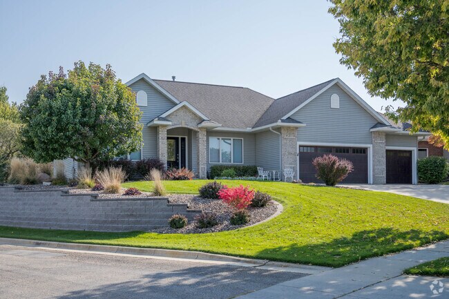 Golfview housing can have beautiful landscaping.