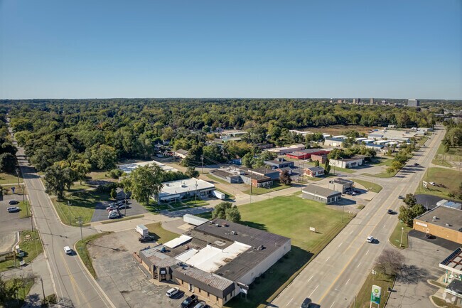 Exchange residents head downtown for dinner options.