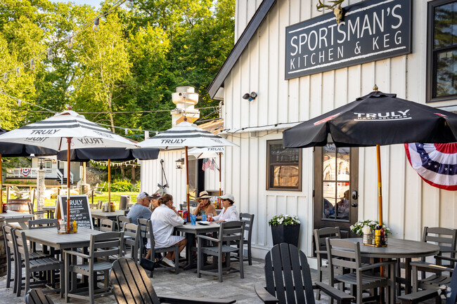 Grab lunch or a drink at Sportsman's Kitchen And Keg in Richville.