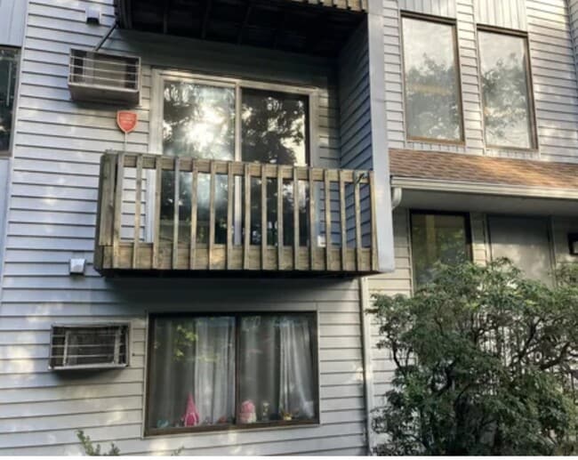 23 Shirley St unit Ledgeside Condominiu, Waterbury, CT 06708 - photo 2