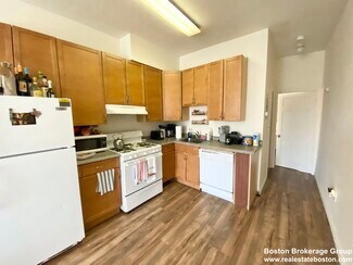 96 Hammond St Unit 3, Boston, MA 02120