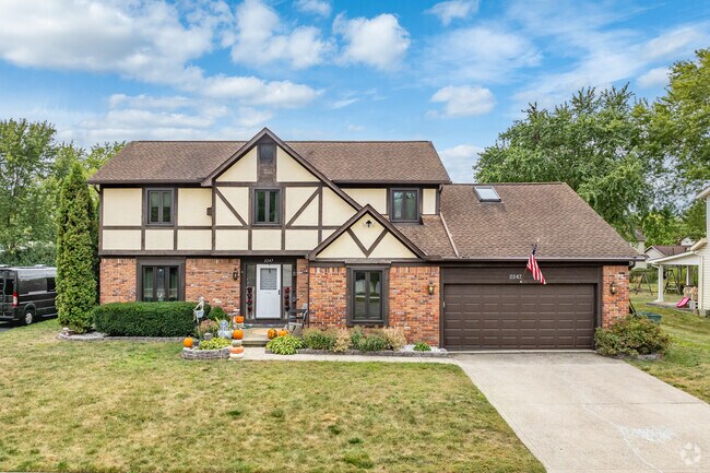 Tudor revival style of homes are very popular in the Sawmill Forrest neighborhood.