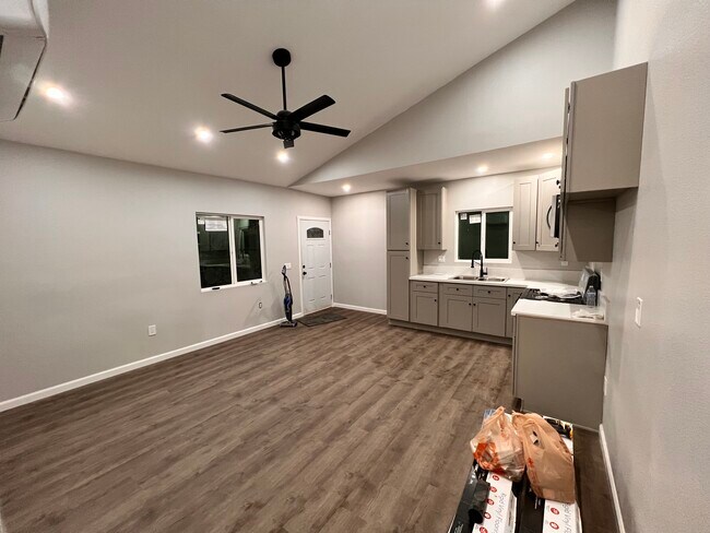 1752 W 82nd St unit 1750 w 82nd, Los Angeles, CA 90047 - photo 3