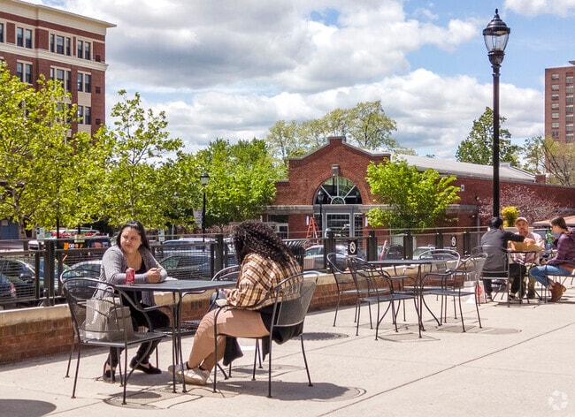 Keswick is conveniently located to numerous shops and restaurants.