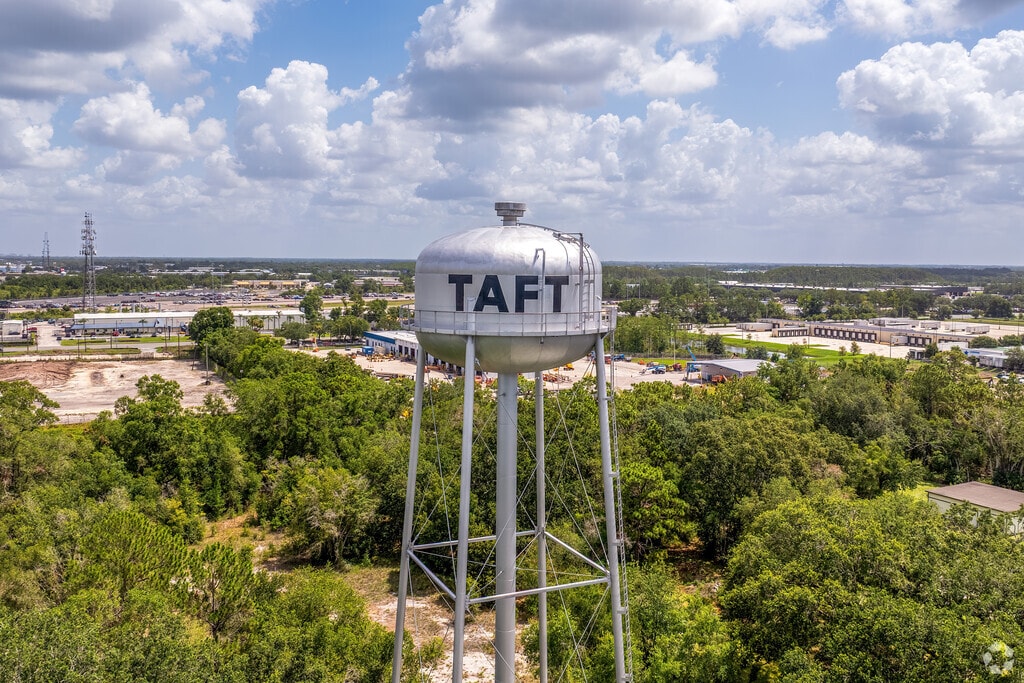 A large water tower welcomes you as you enter the Taft neighborhood.