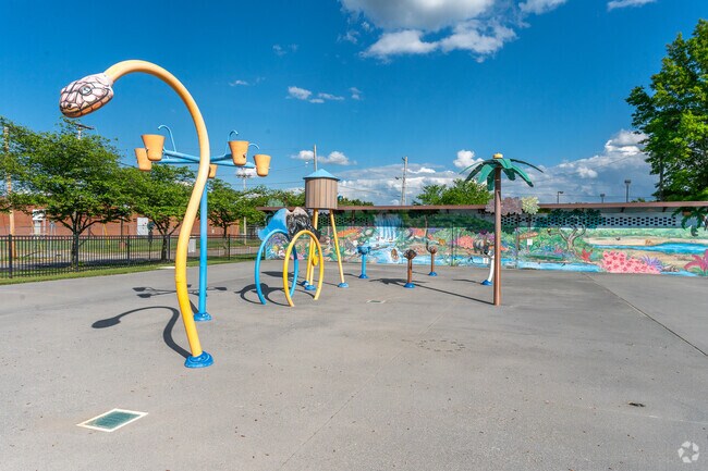 Riverview Park has a great splash park which locals enjoy during the warmer months.