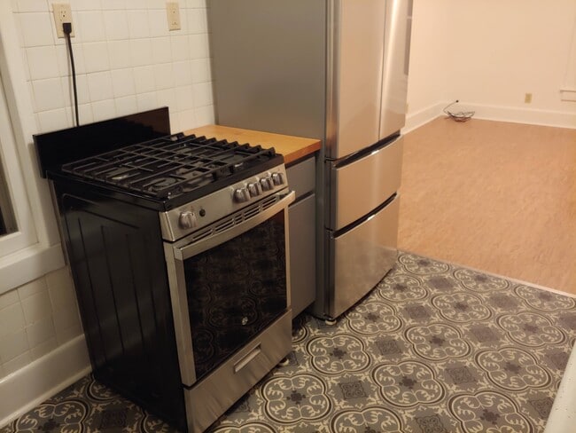 704 S Broadway Ave unit Apartment 2, Urbana, IL 61801 - photo 3