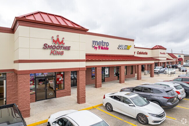 The Clearview Palms Shopping Center offers a variety of services and food options like Smoothie King, Subway, and Piccadilly Restaurant in the Clearvi