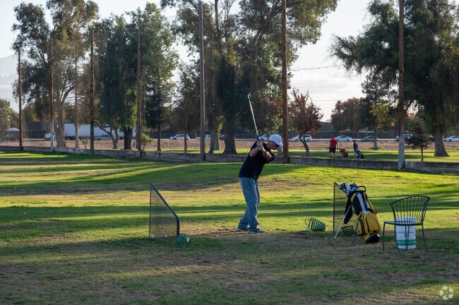 Practice golf at the River Oaks driving range in Bystorm.