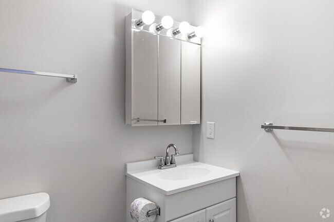 Studio (550sqft) - Bathroom