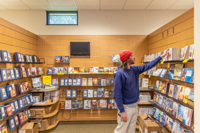 Auburn ABC in Plateau has a great selection of vegetarian and vegan food, and books to peruse.