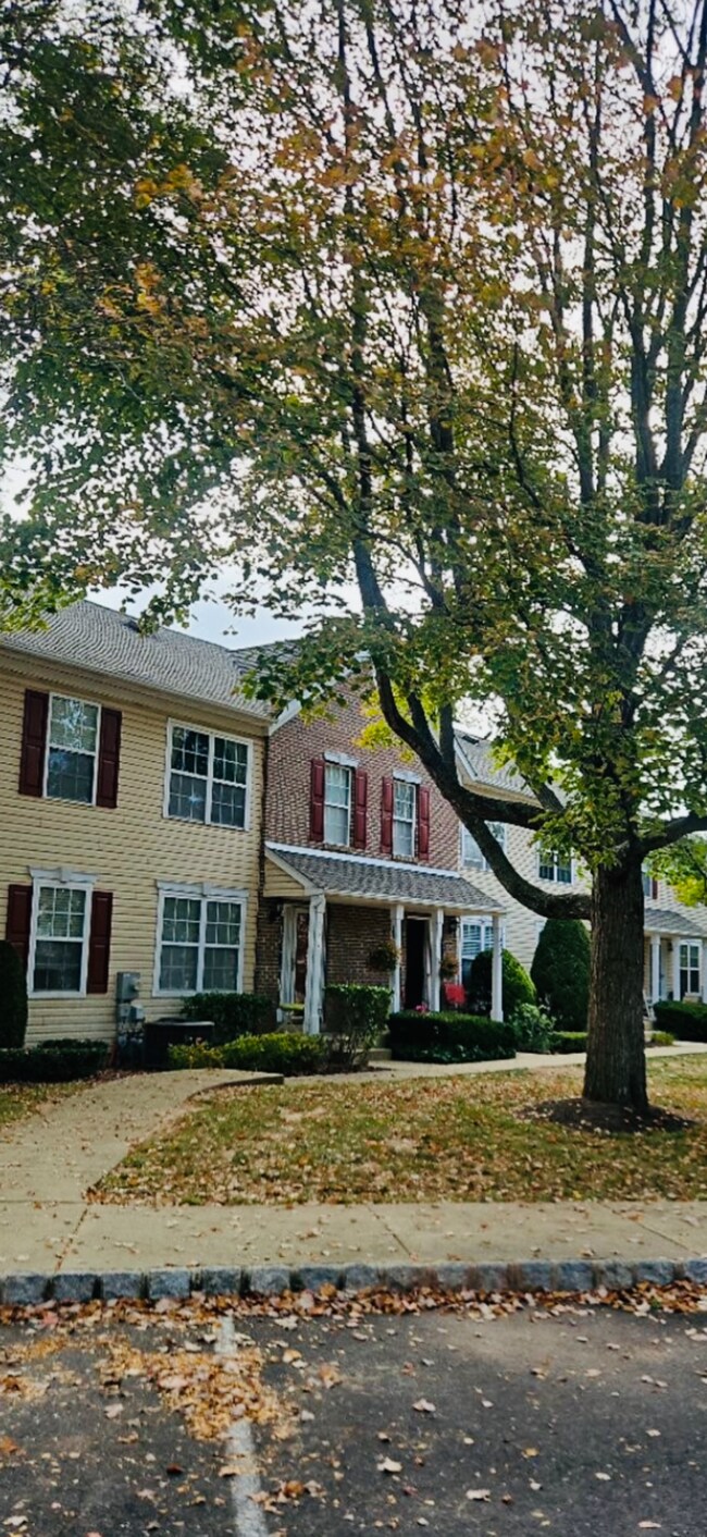 3913 Captain Molly Cir, Doylestown, PA 18902