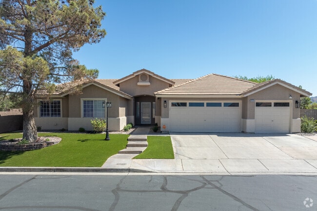 In Mission Hills, single-family homes constructed in the 1980s range from $600,000 to $700,000.