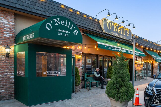 O'Neill's has been serving up draft beers & American fare in Maspeth since 1933.