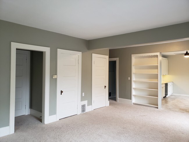 454 W Wisconsin Ave unit 2, Oconomowoc, WI 53066 - photo 4