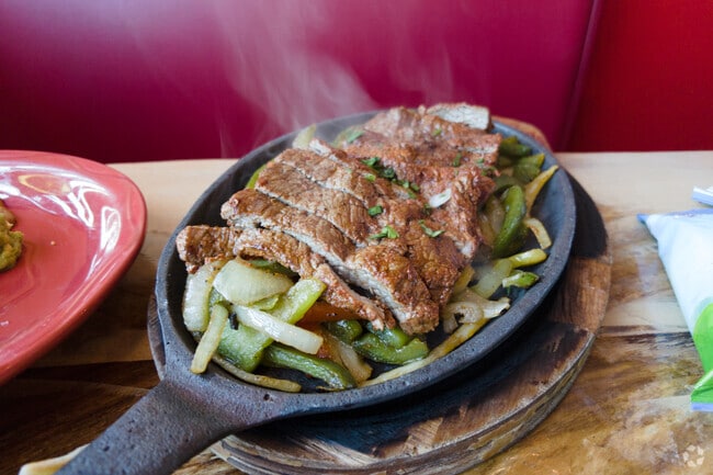 La Herradura serves sizzling fajitas in Rolling Hills.