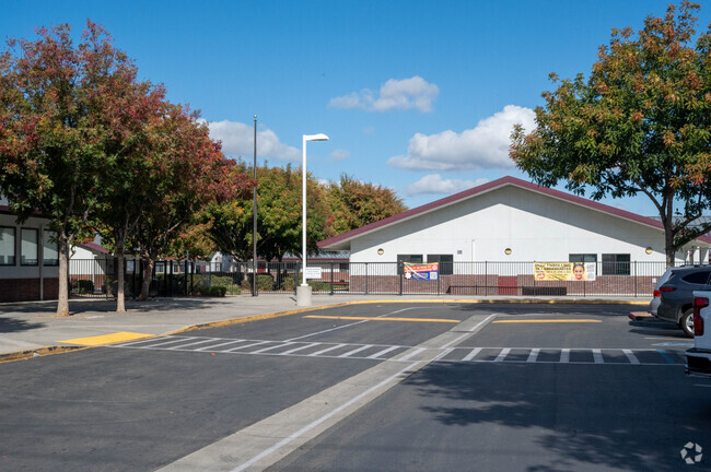 Sinclear Elementary School serves students in the Ceres community.