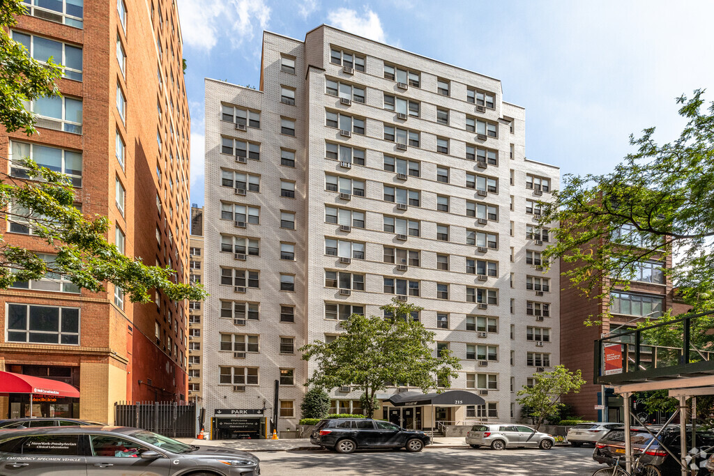 About 215 E 80th, New York NY | HOAs, Reviews, Amenities - Homes.com