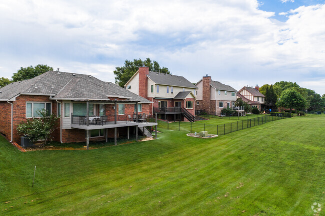 Several of the homes in Willowbend provide direct access to Willowbend Golf Course.