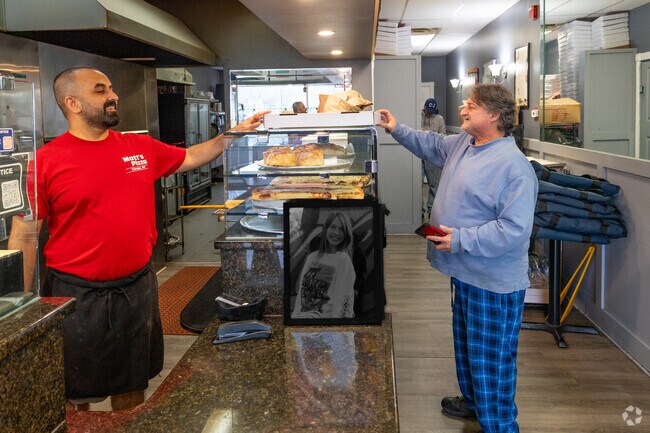 Feel at home at Matt's pizza, tucked away in a residential neighborhood.