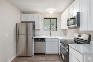 77 Clinton St, New York Mills, NY 13417