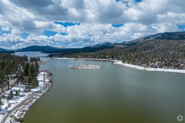 Nearby is Big Bear Lake where you can go for a walk, fishing or a hike.
